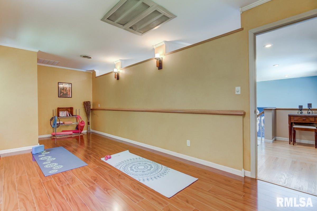657 South Farmingdale Road New Berlin, IL 62670 - Photo 25 of 36