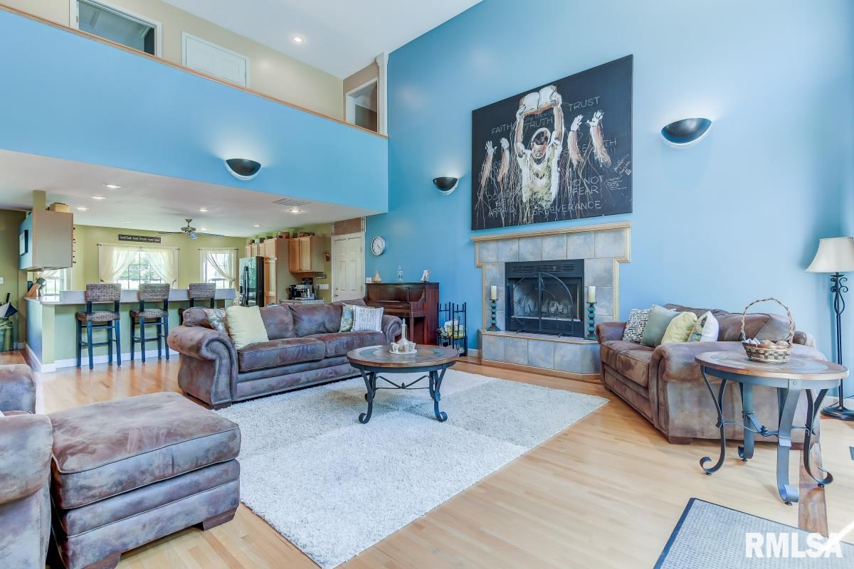 657 South Farmingdale Road New Berlin, IL 62670 - Photo 5 of 36