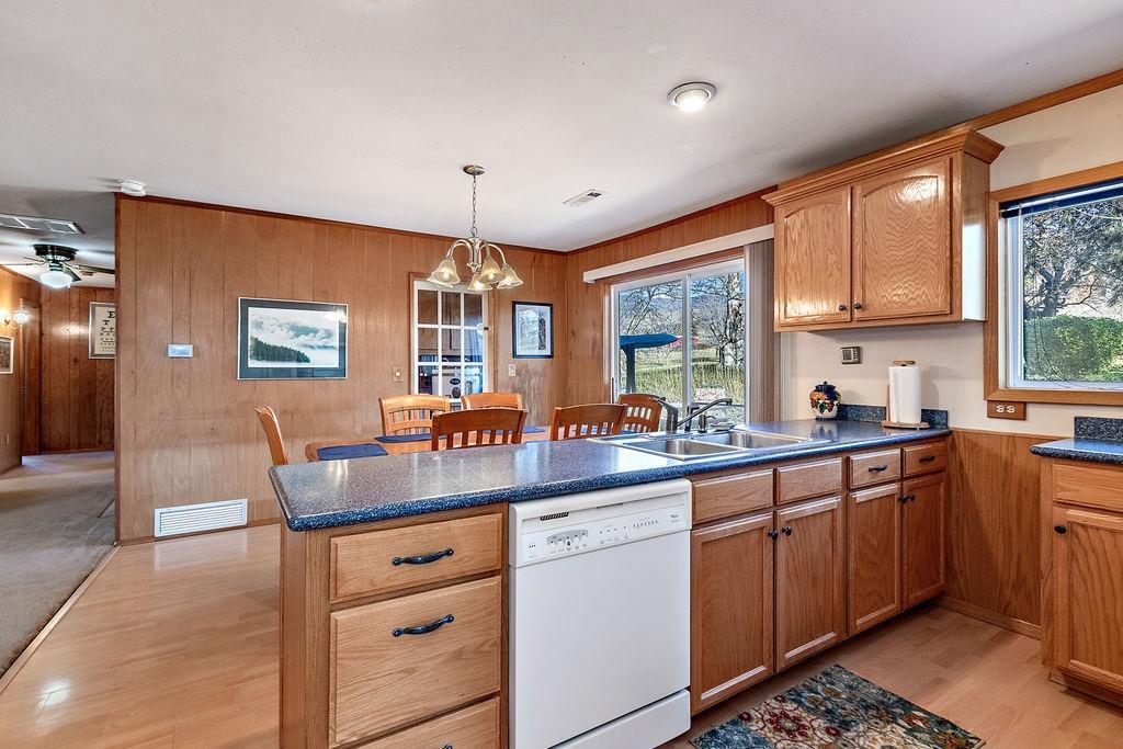2100 North Valley View Road Ashland, OR 97520 - Photo 8 of 31 Additional Photo