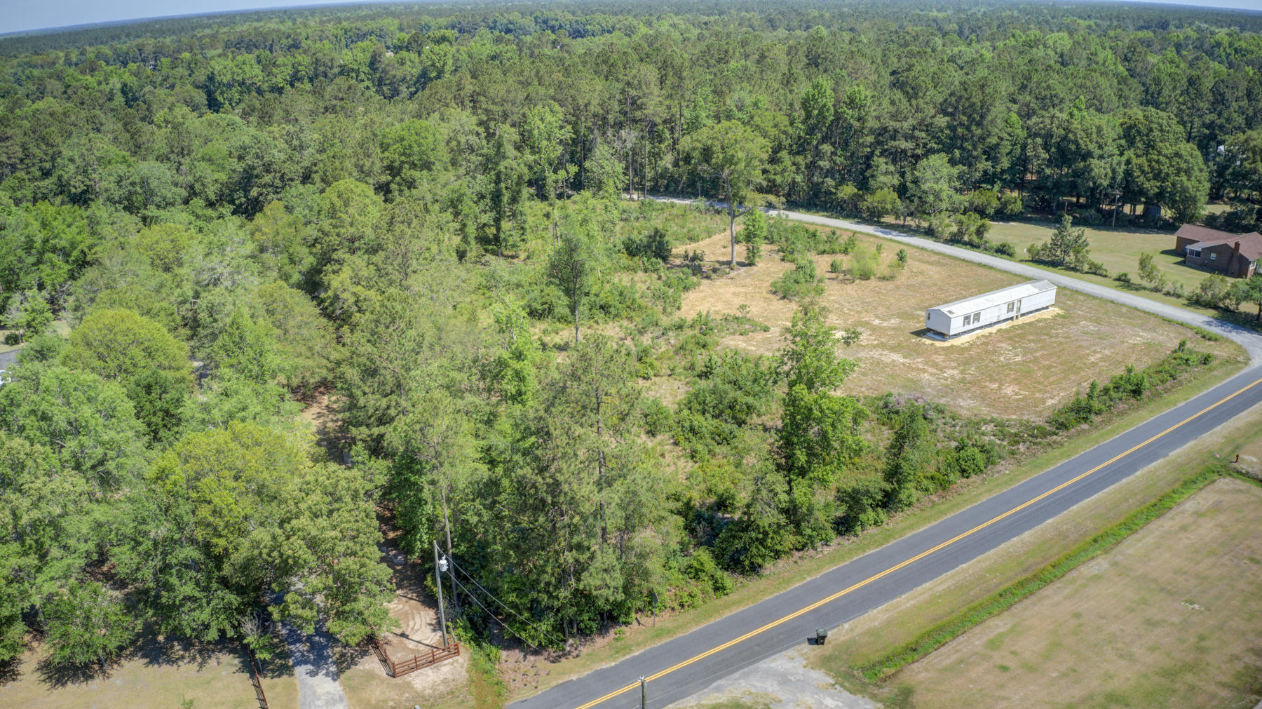 1105 Walter Road Bonneau, SC 29431 - Photo 4 of 15 1105 Walters Rd, Bonneau SC (4)