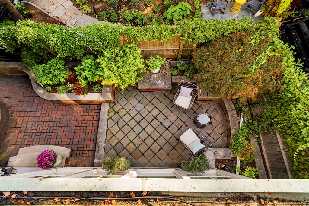 61 Dana Street, Unit 4 Cambridge, MA 02138 - Photo 17 of 25 a backyard of a house