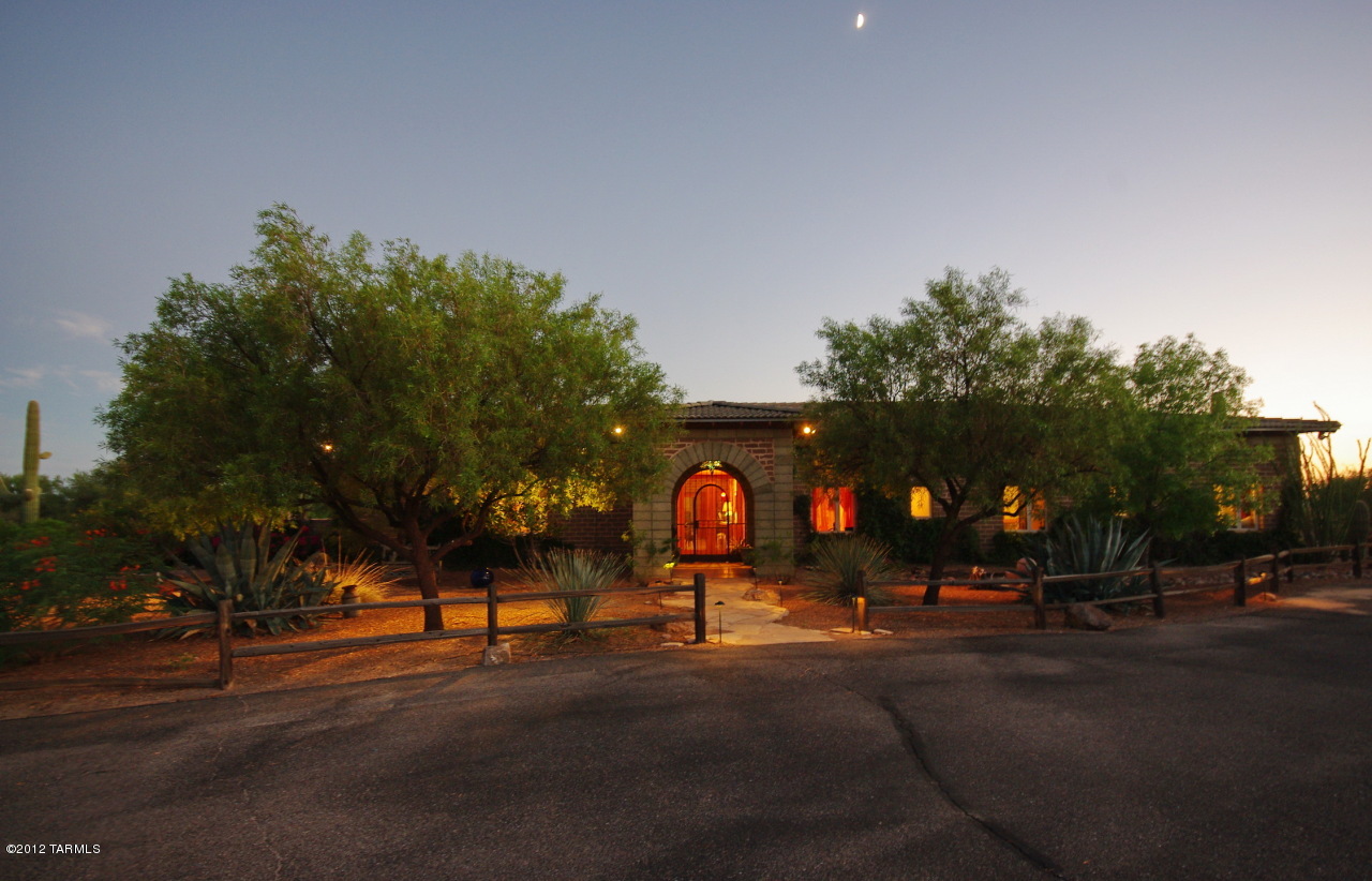 2525 West Glover Road Tucson, AZ 85742 - Photo 2 of 34