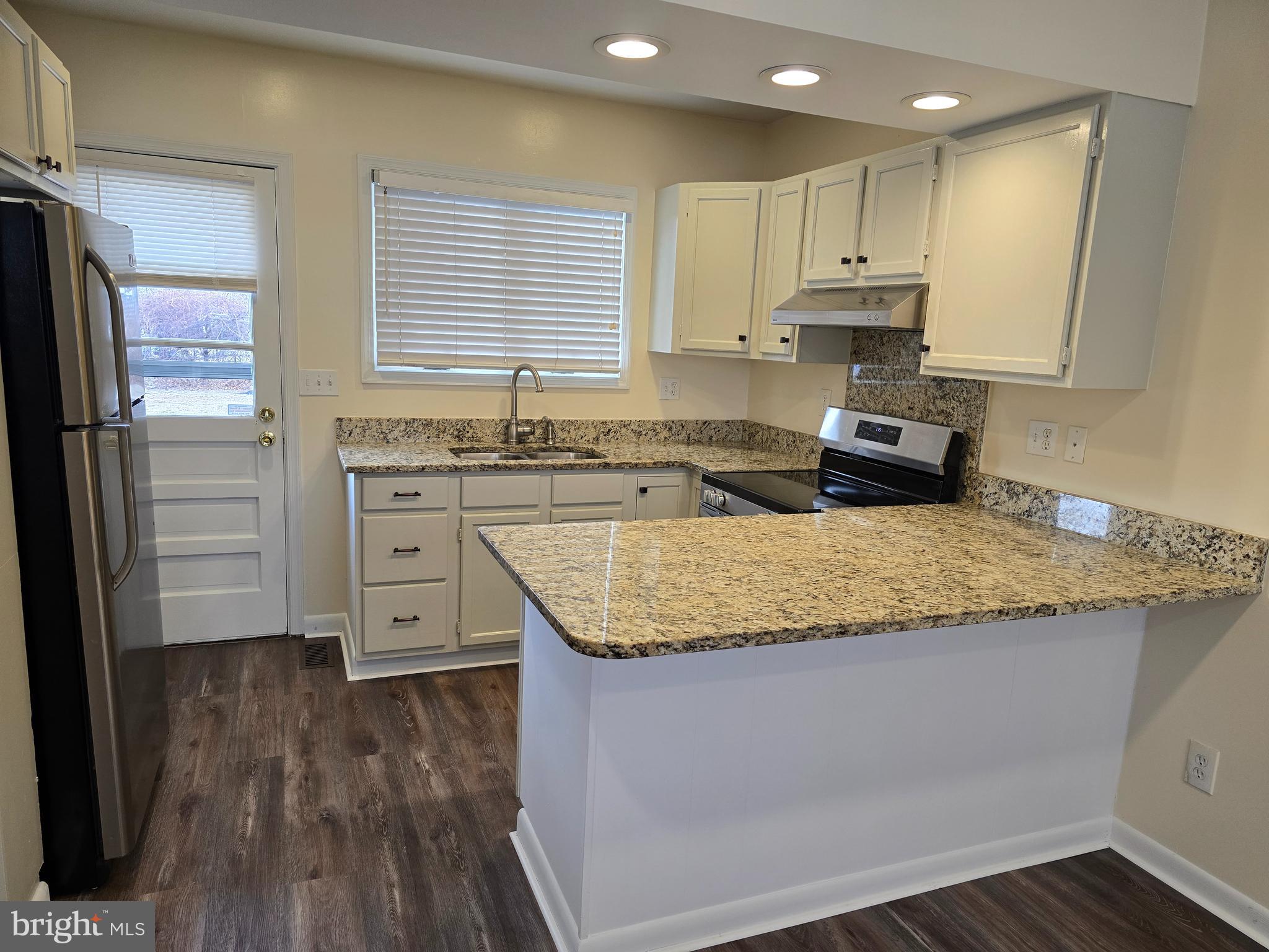 879 Stevenson Road Severn, MD 21144 - Photo 2 of 24