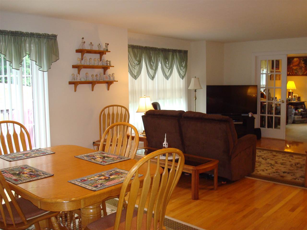 1-1 Risloves Way, Unit 11 Fremont, NH 03044 - Photo 4 of 32