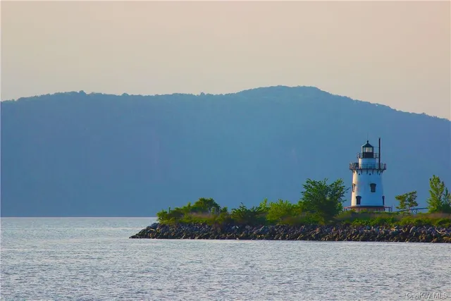 a view of an buildings