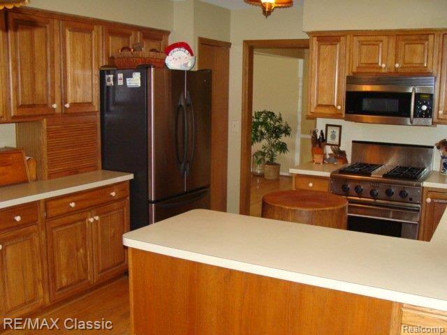 5680 Kennebunk Drive Rochester, MI 48306 - Photo 11 of 15 011