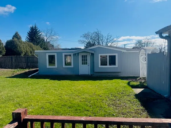 $2,750 | 907 West Washington Avenue, Lake Bluff, IL 60044