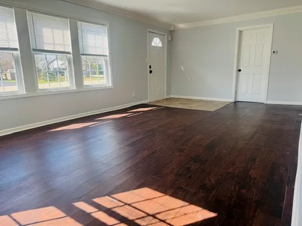 $2,750 | 907 West Washington Avenue, Lake Bluff, IL 60044