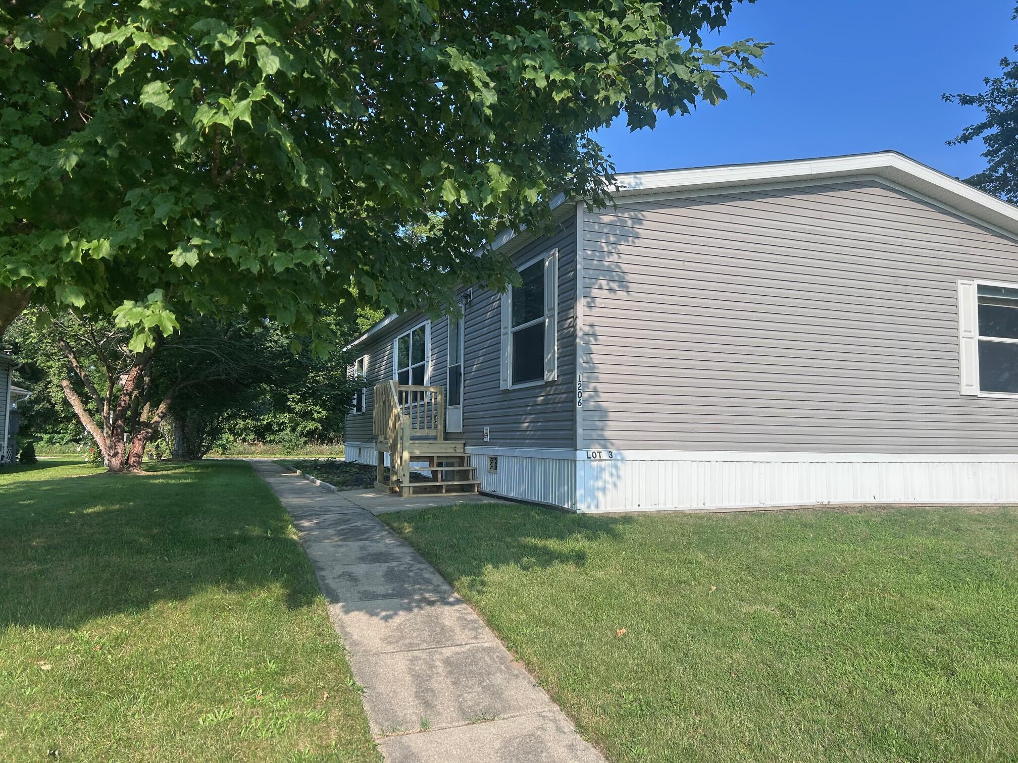 1206 Shiawassee River Road Three Rivers, MI 49093 - Photo 16 of 21 IMG_5394