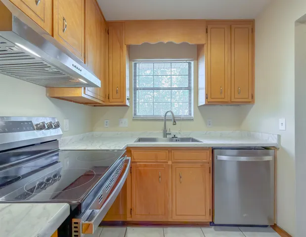 $1,275 | 1104 Greentree Court, Unit L, Tallahassee, FL 32304