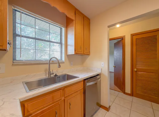 $1,275 | 1104 Greentree Court, Unit L, Tallahassee, FL 32304