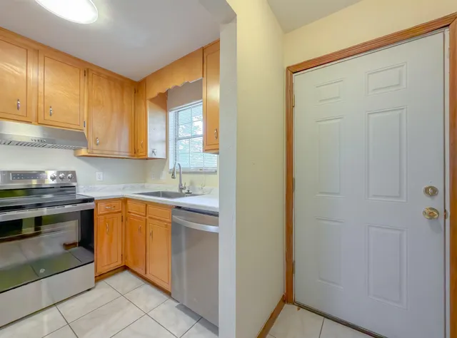 $1,275 | 1104 Greentree Court, Unit L, Tallahassee, FL 32304