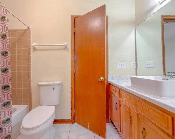 $1,275 | 1104 Greentree Court, Unit L, Tallahassee, FL 32304