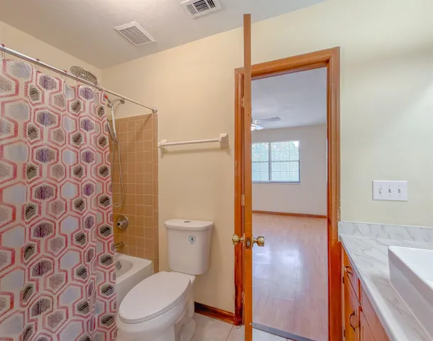 $1,275 | 1104 Greentree Court, Unit L, Tallahassee, FL 32304