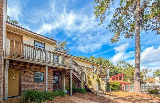 $1,275 | 1104 Greentree Court, Unit L, Tallahassee, FL 32304