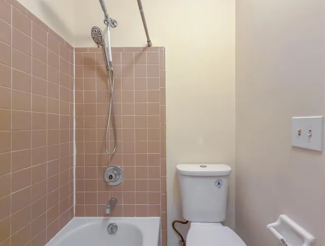 $1,275 | 1104 Greentree Court, Unit L, Tallahassee, FL 32304