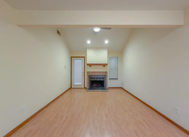 $1,275 | 1104 Greentree Court, Unit L, Tallahassee, FL 32304