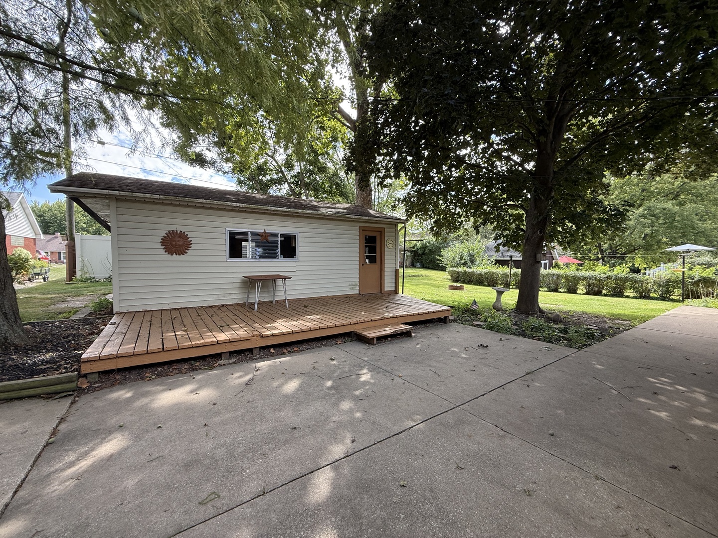 1029 West 4th Street Spring Valley, IL 61362 - Photo 6 of 27 a view of backyard and tree