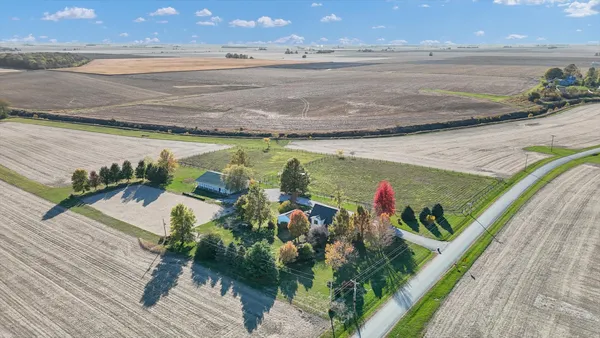 $633,700 | 561 County Road 700 North, Sadorus, IL 61872