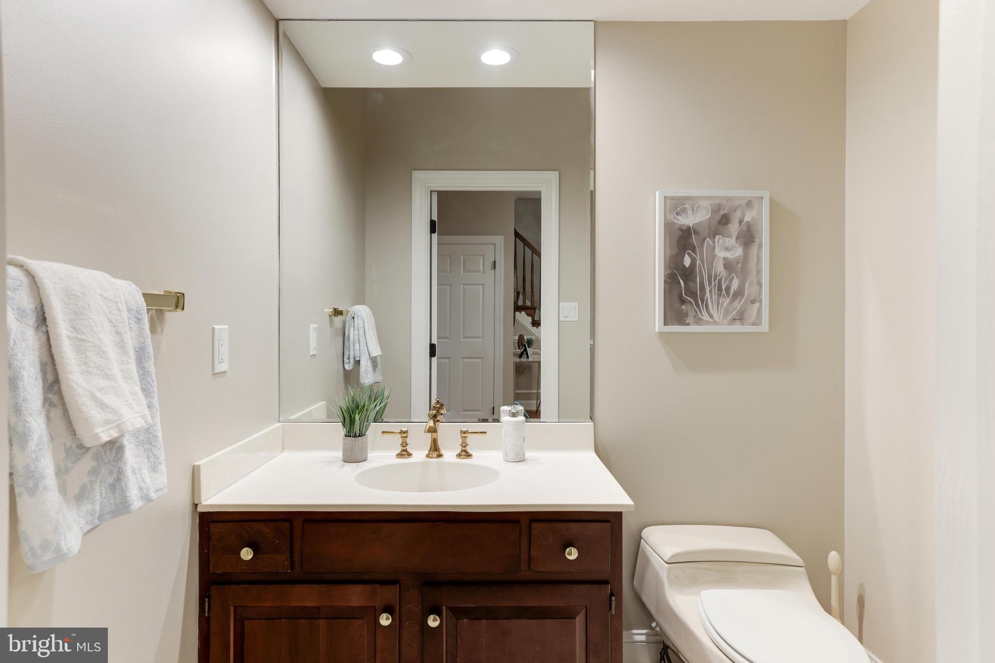 2548 Five Oaks Road Vienna, VA 22181 - Photo 27 of 101 Main Level Powder Room