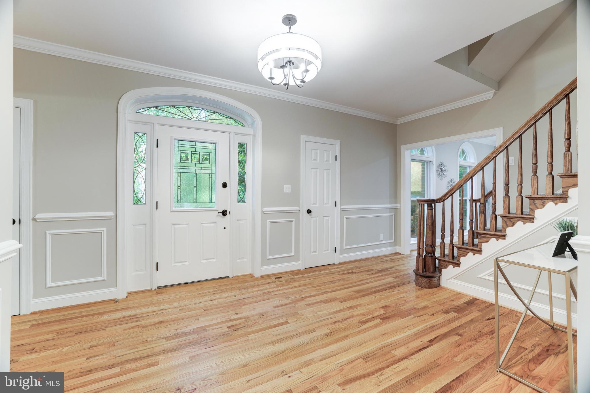 Large Foyer with 2 coat closets