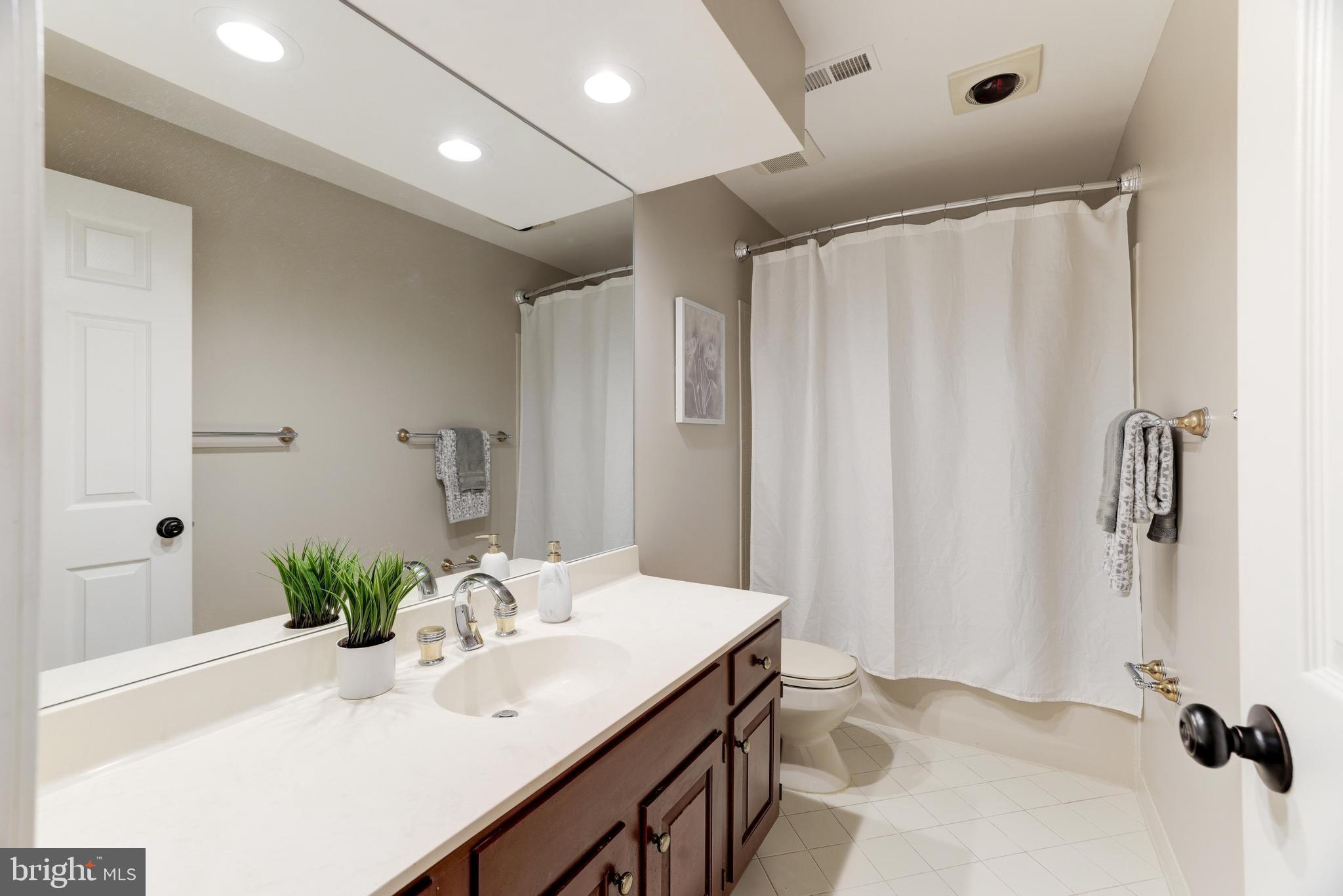 2548 Five Oaks Road Vienna, VA 22181 - Photo 50 of 101 Large Hall Bathroom