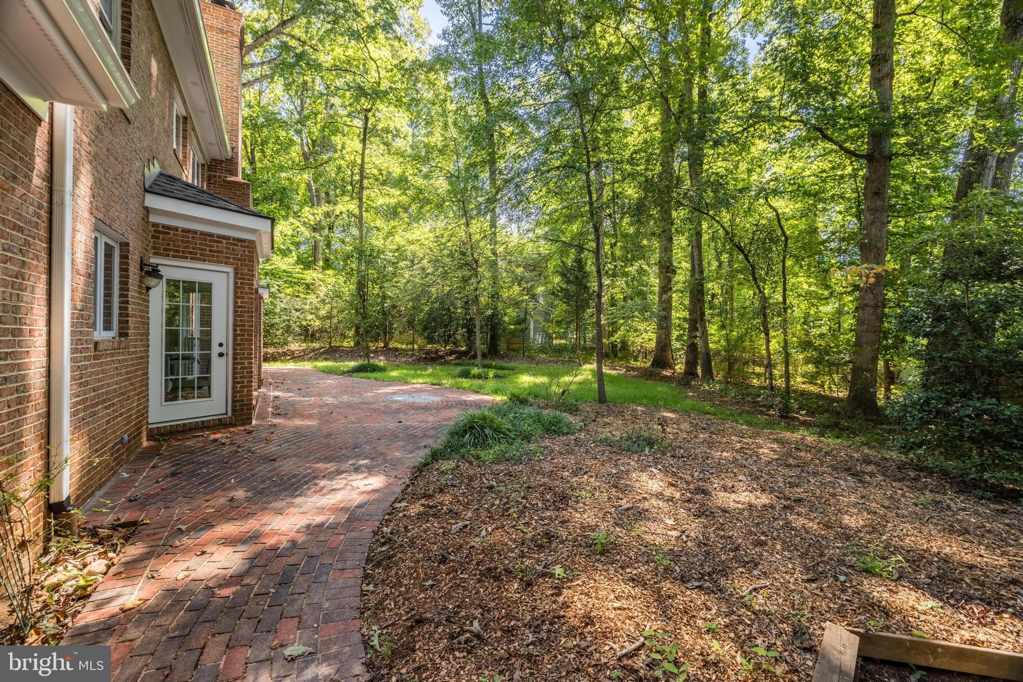 2548 Five Oaks Road Vienna, VA 22181 - Photo 55 of 101 walkway to the back patio