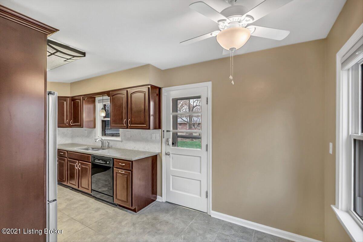 4244 Middlebrook Road Louisville, KY 40207 - Photo 13 of 36 14-4244 Middlebrook Rd-113