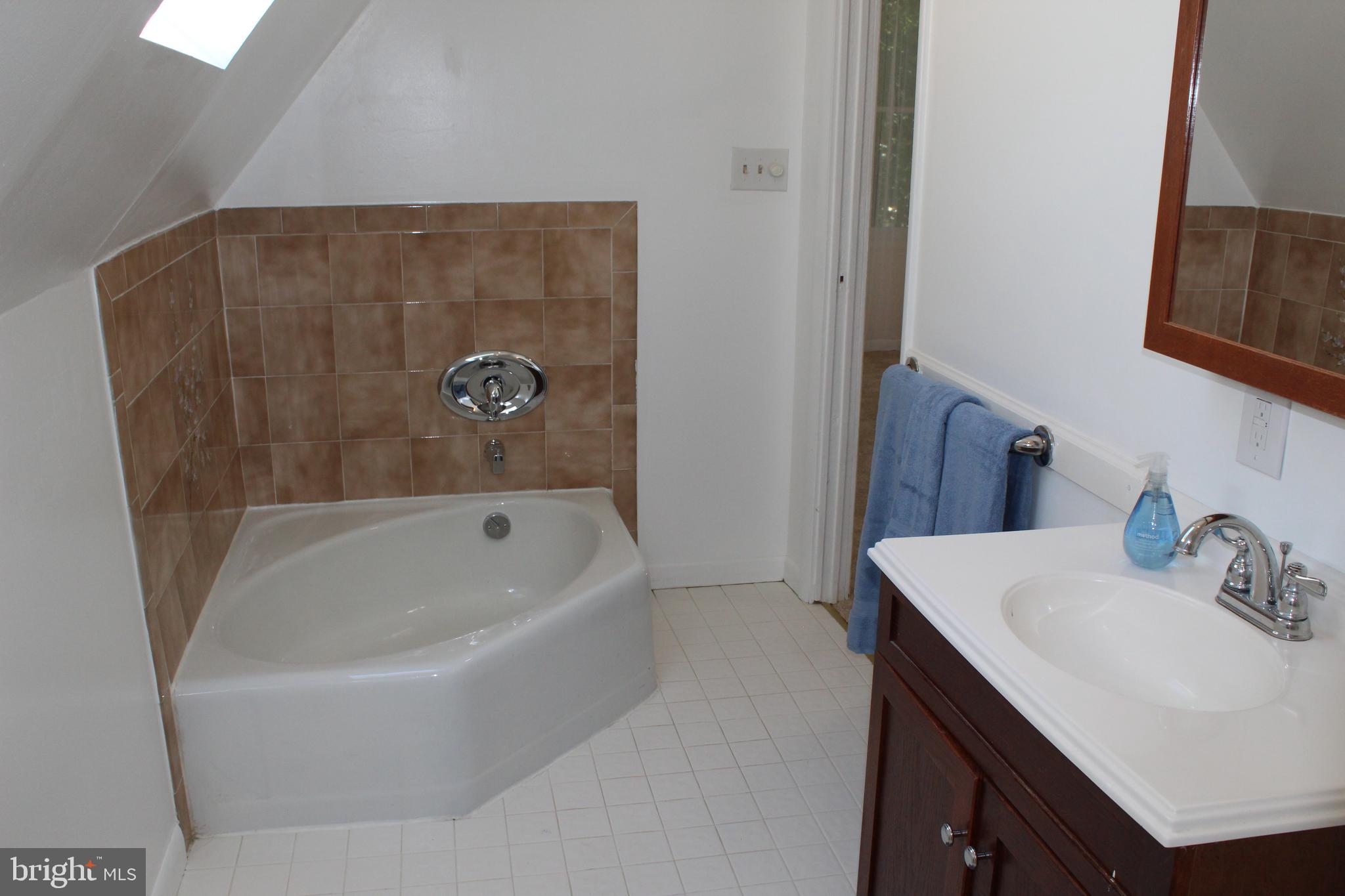 2823 Lawndale Road Finksburg, MD 21048 - Photo 15 of 34 Primary Bath