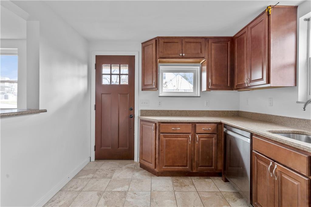 2307 Middle Road Glenshaw, PA 15116 - Photo 7 of 21 Gallery Image 7