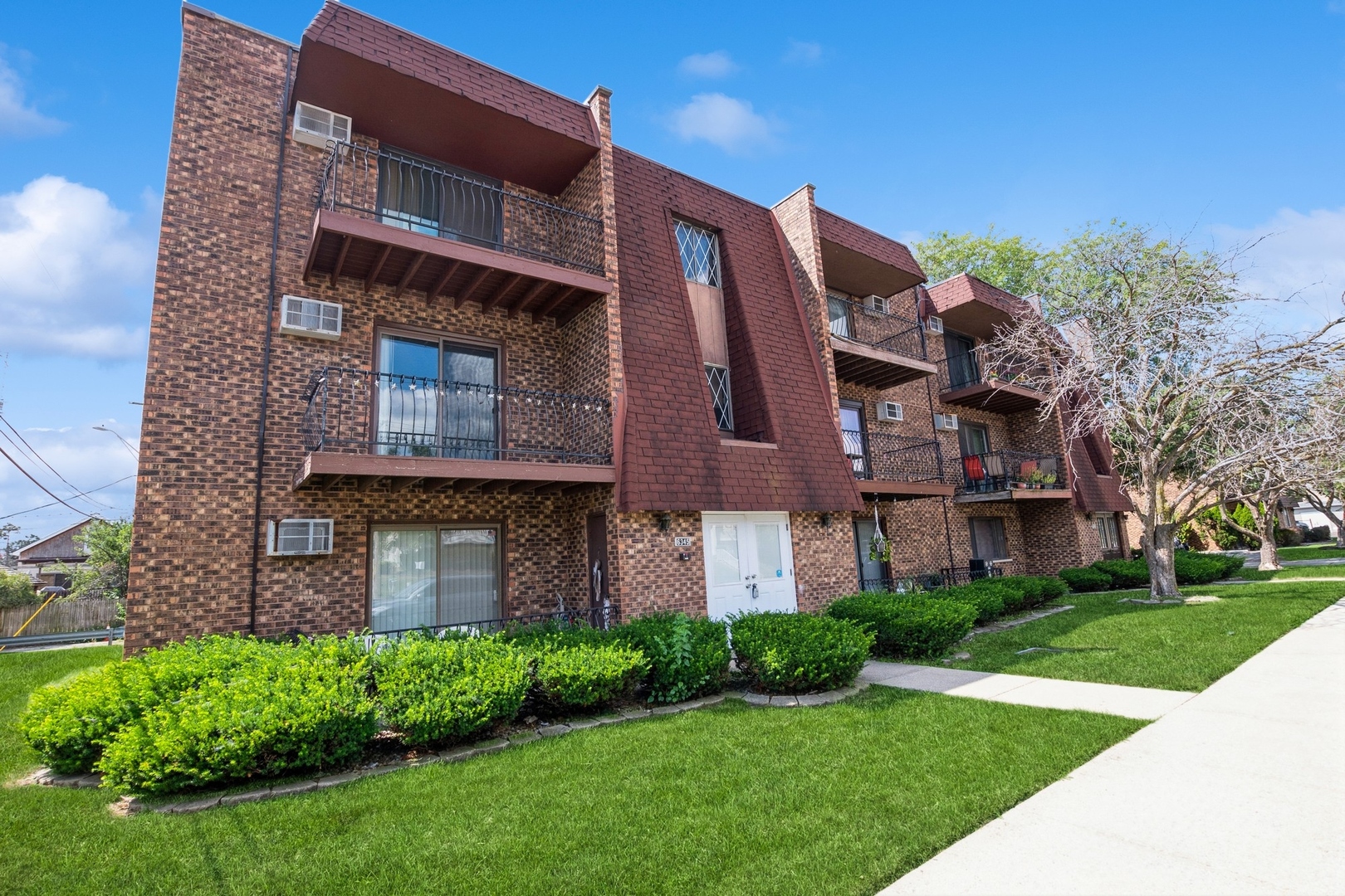 6345 Birmingham Street, Unit 2E Chicago Ridge, IL 60415 - Photo 1 of 13 Gallery Image 1