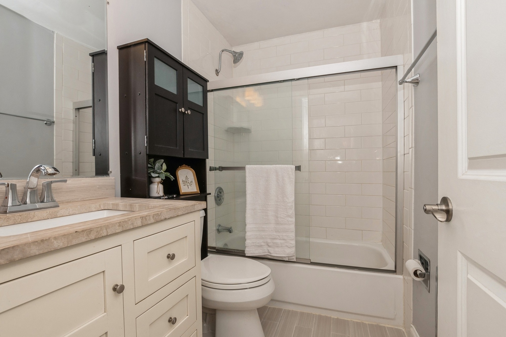 6345 Birmingham Street, Unit 2E Chicago Ridge, IL 60415 - Photo 12 of 13 Gallery Image 12