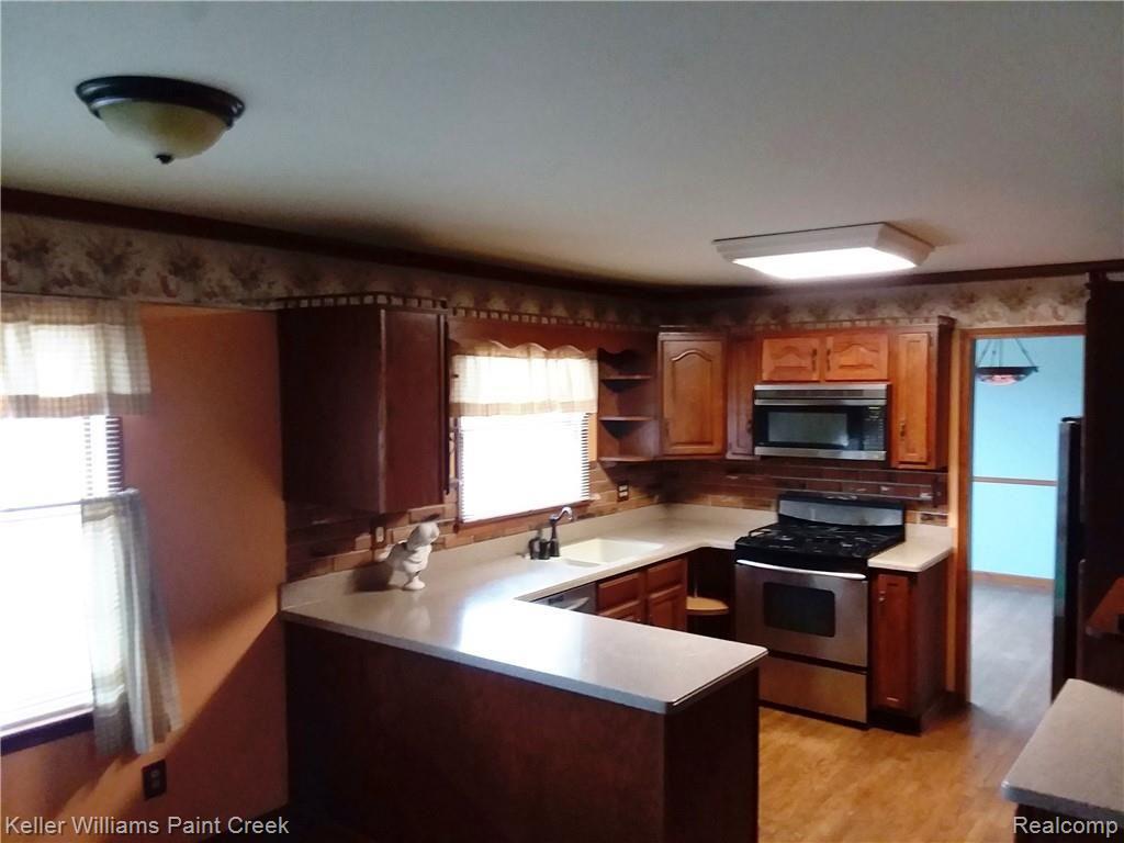 3919 Orchardview Avenue Rochester Hills, MI 48307 - Photo 4 of 18