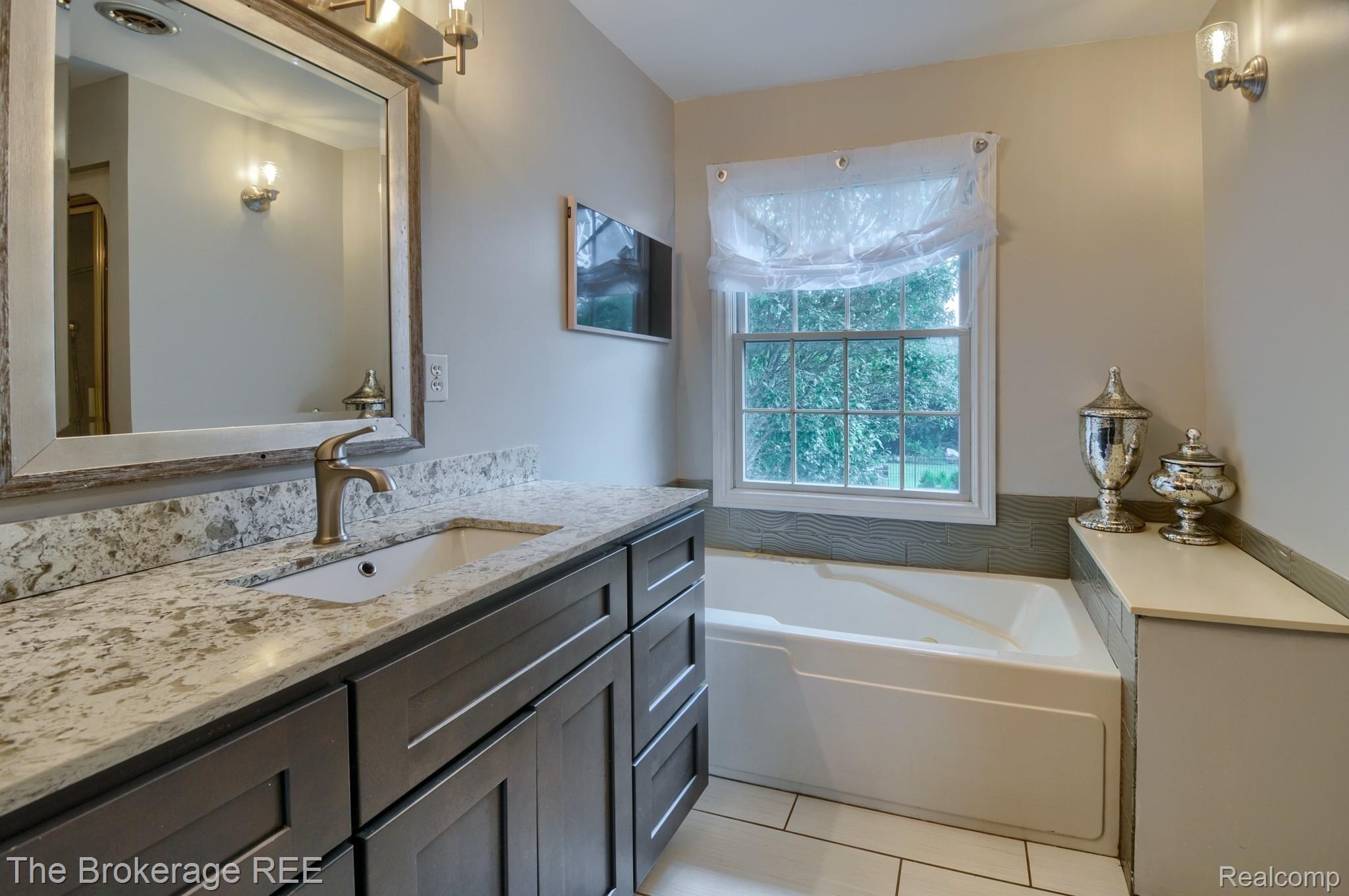3056 Rivershyre Parkway Davison, MI 48423 - Photo 8 of 14 SD3_5601-HDR(5).jpg
