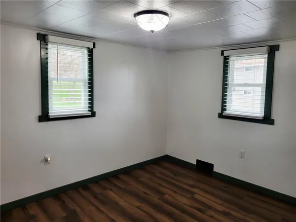 $1,500 | 1230 Frank Avenue, Jeannette, PA 15644