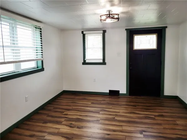 $1,500 | 1230 Frank Avenue, Jeannette, PA 15644