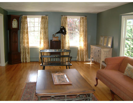 19 Algonquin Road Medfield, MA 02052 - Photo 3 of 13 Gallery Image 3