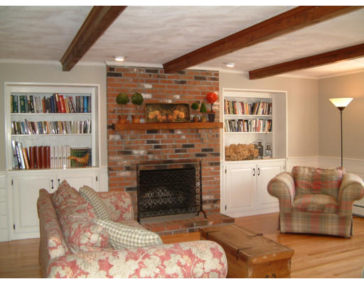 19 Algonquin Road Medfield, MA 02052 - Photo 6 of 13 Gallery Image 6