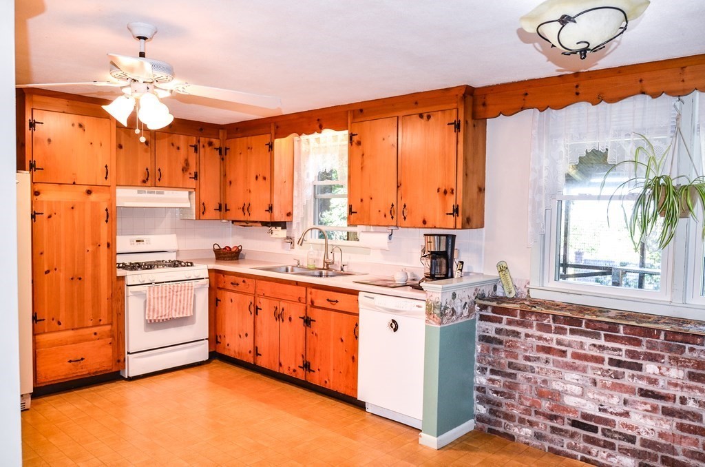 128 Ridge Road Marlborough, MA 01752 - Photo 8 of 34 Gallery Image 8