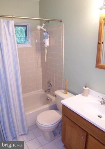 802 Poplar Road Sterling, VA 20164 - Photo 10 of 13 Bath #1
