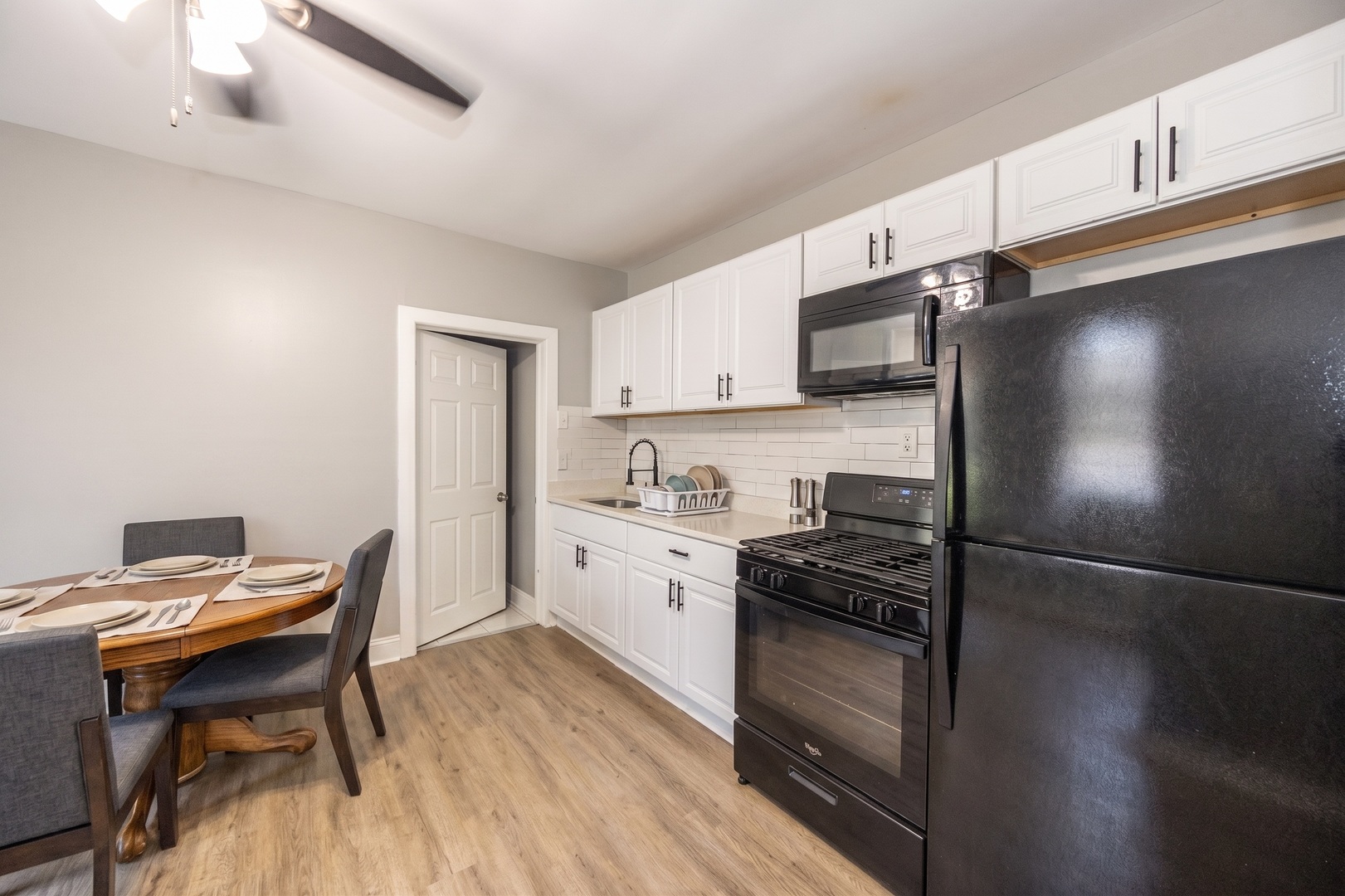 1759 West 21st Street Chicago, IL 60608 - Photo 3 of 38