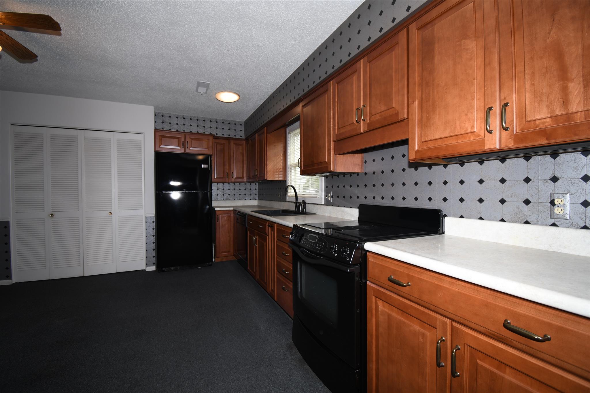 3430 East Tillman Road Fort Wayne, IN 46816 - Photo 11 of 31 Gallery Image 11
