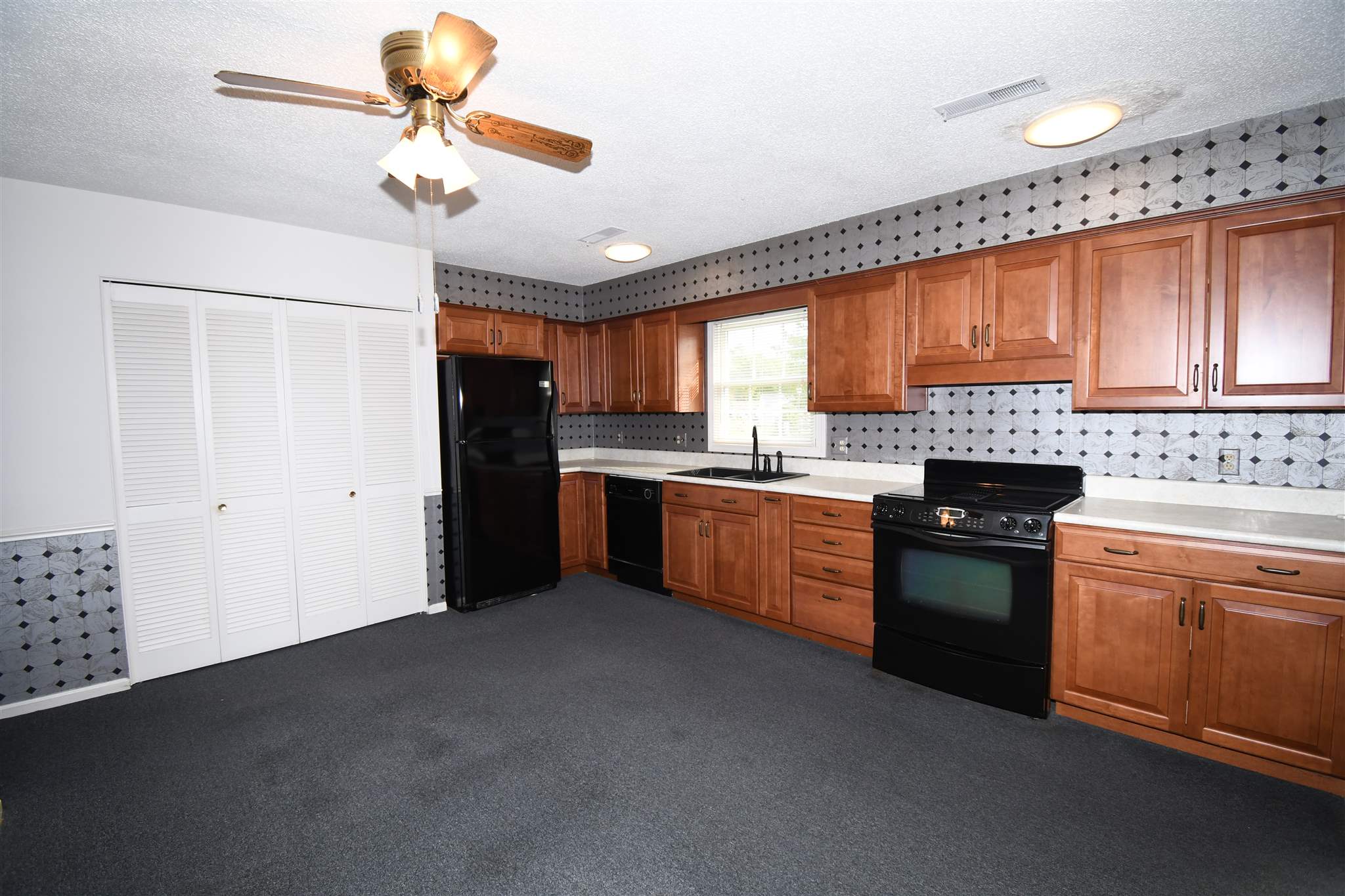 3430 East Tillman Road Fort Wayne, IN 46816 - Photo 10 of 31 Gallery Image 10