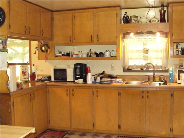 502 Hemby Branch Road Waverly, TN 37185 - Photo 4 of 8 Lots of cabinets in the kitchen