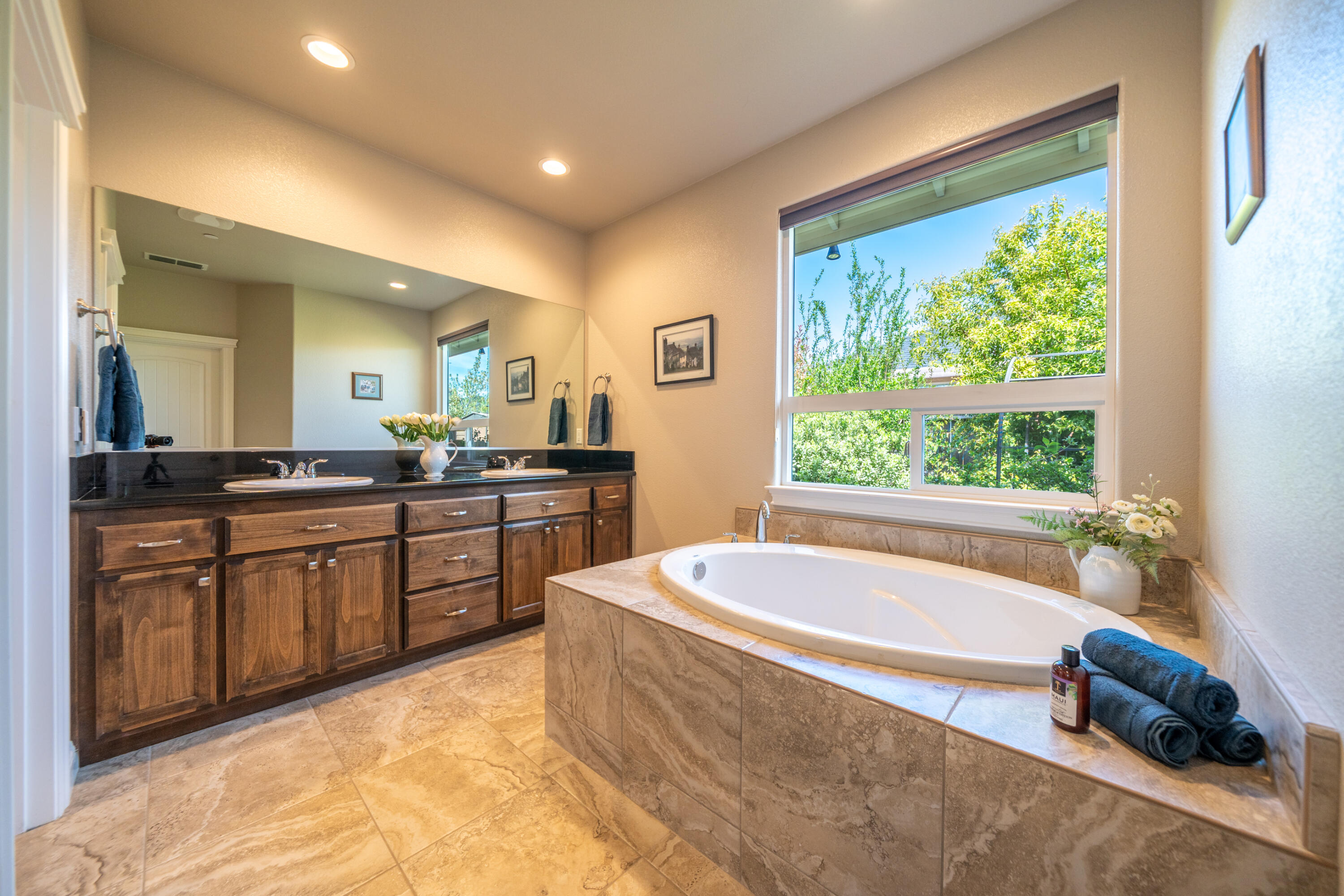 3415 Hotlam Road Redding, CA 96002 - Photo 23 of 63 Primary bathroom