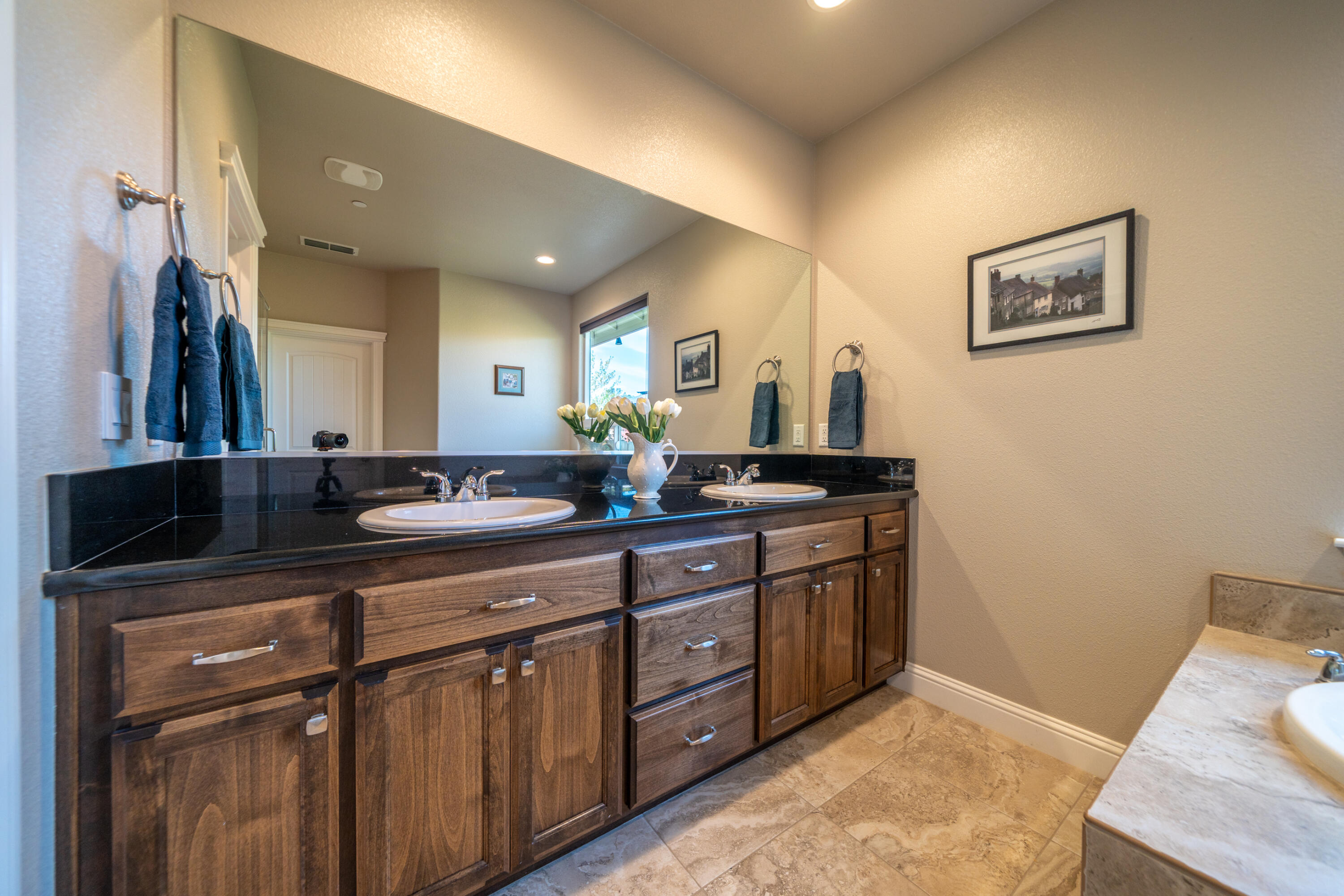 3415 Hotlam Road Redding, CA 96002 - Photo 24 of 63 Primary bathroom double sinks