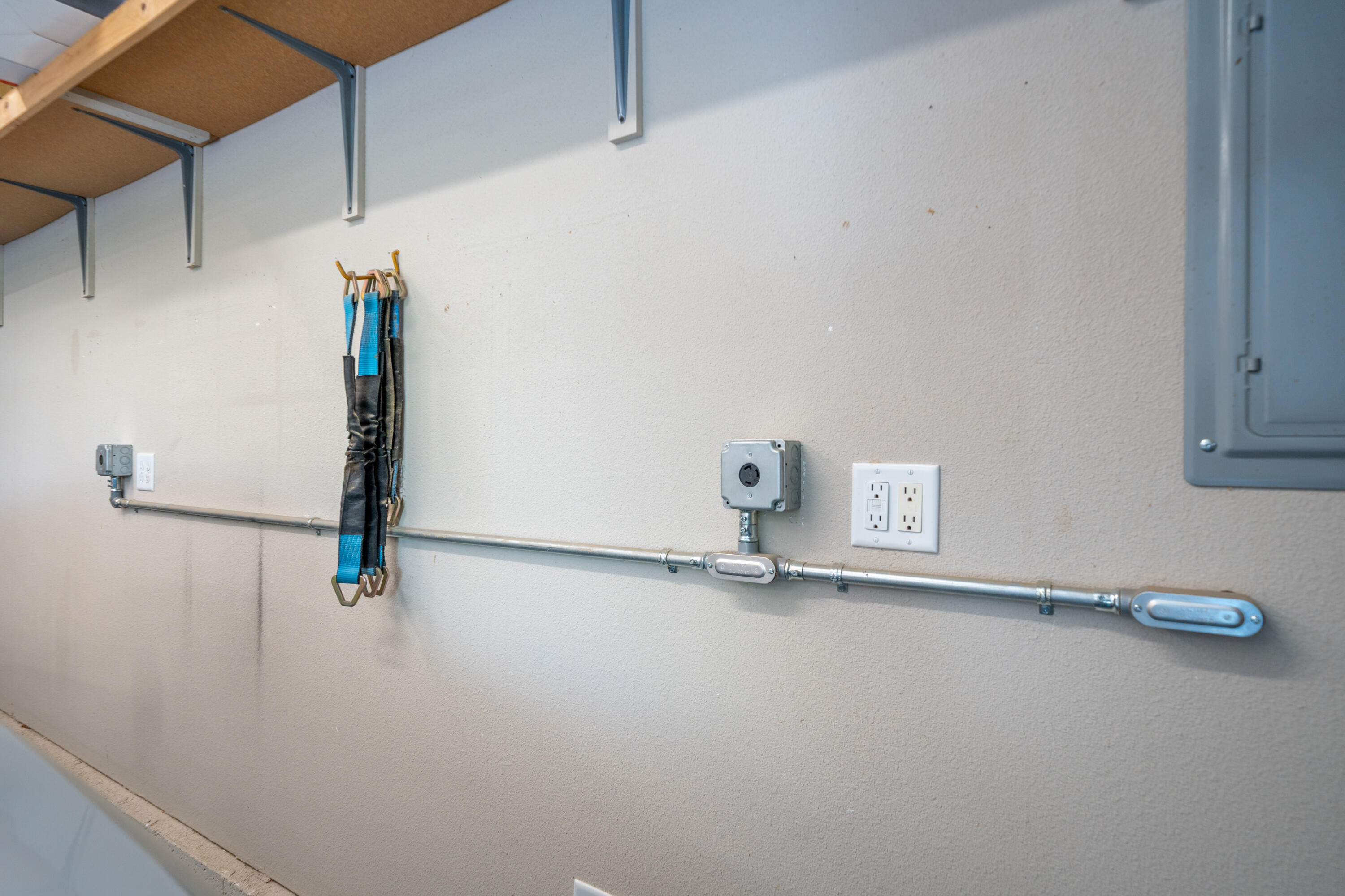 3415 Hotlam Road Redding, CA 96002 - Photo 39 of 63 110 and 220 on every wall in the garage