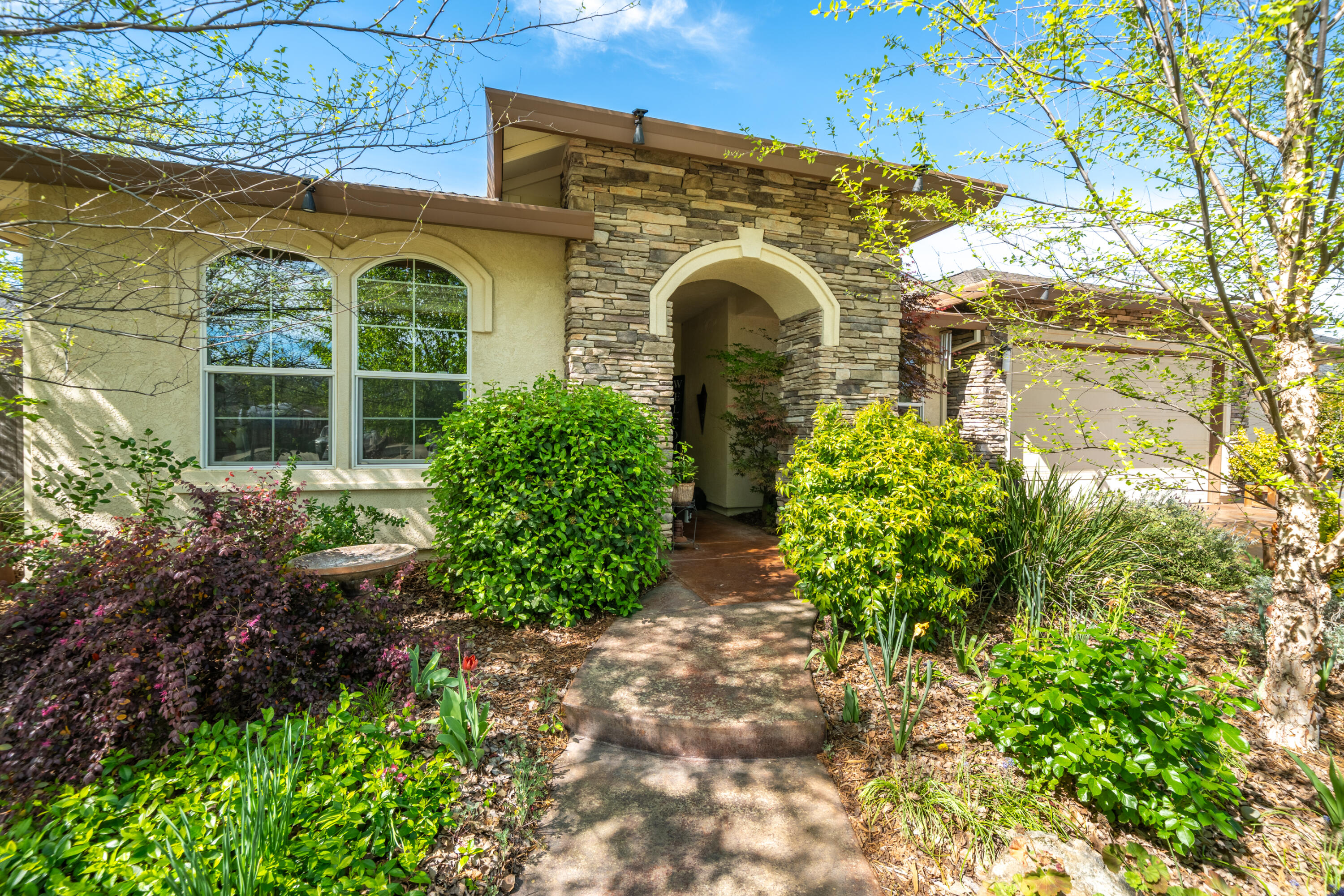 3415 Hotlam Road Redding, CA 96002 - Photo 5 of 63 Front entrance