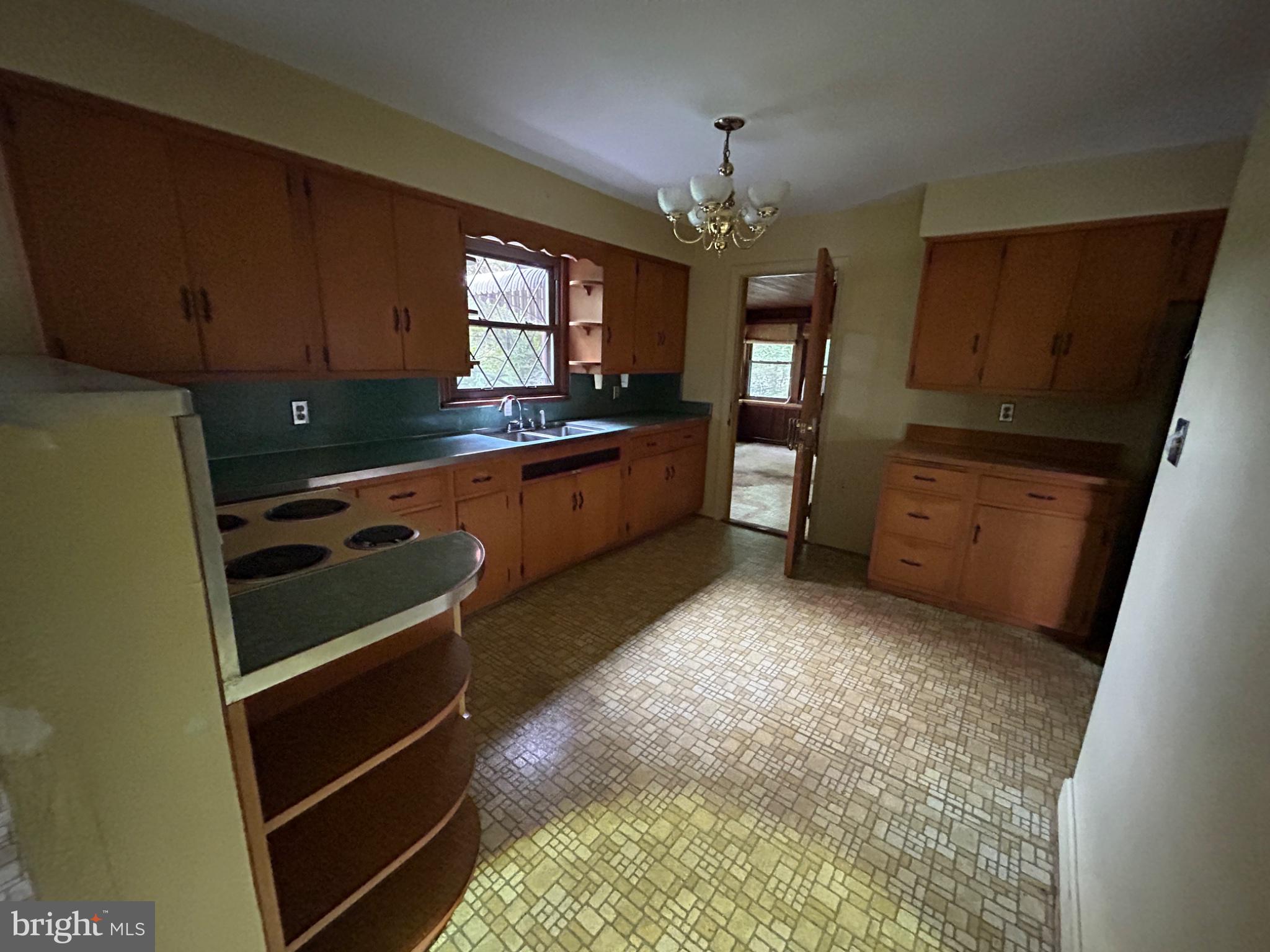 17233 Mountain View Road Emmitsburg, MD 21727 - Photo 6 of 16 Charming vintage kitchen awaits revival.