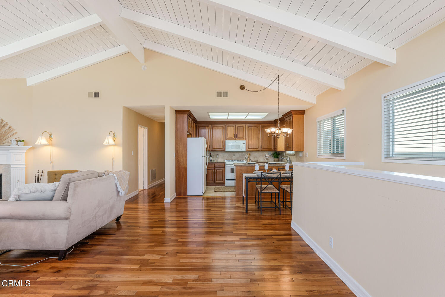 3233 Playa Court Oxnard, CA 93035 - Photo 16 of 40 3233 Playa Ct Oxnard CA 93035-large-016-